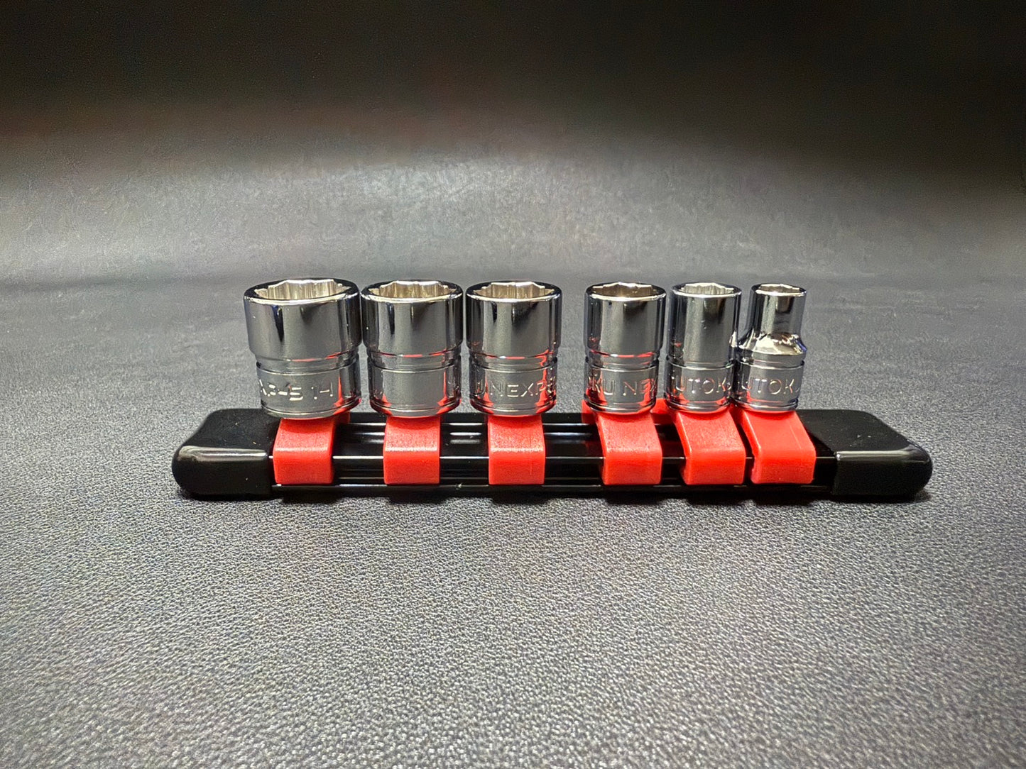 Utoku 1/4 in. Drive Nexper Anti-Slip Metric Socket Set Red UT-NEXP-SR